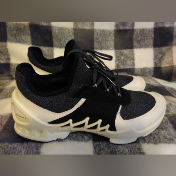 Ecco Women's Biom Cross Trainers - Picture 4 of 9